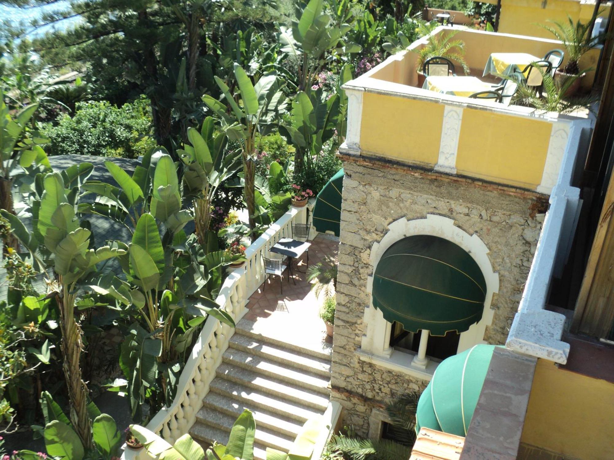 Hotel Baia Delle Sirene 3*